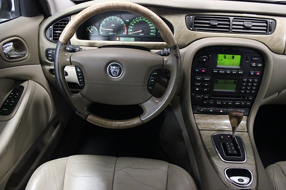 Jaguar S-TYPE 13 of 20