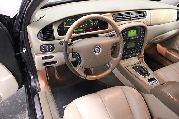Jaguar S-TYPE 19 of 20