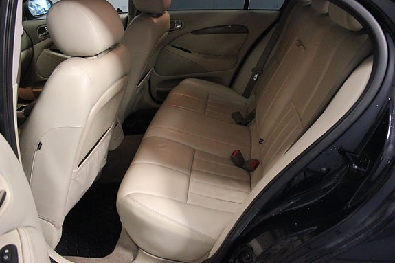 Jaguar S-TYPE 10 of 20