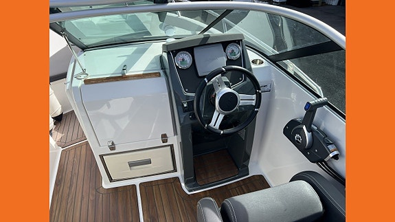 Nordkapp 550 Avant Evinrude 115 Etech 9 of 10