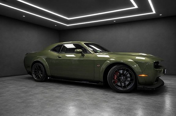 Dodge Challenger 4 of 5