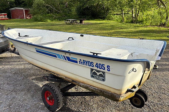 Liten motorbåt Ryds 405 S med styrpulpet (utan motor) 2 of 3