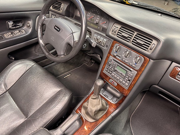 Volvo C70 4 of 7