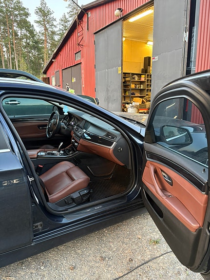 BMW 520d 2 of 5