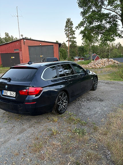 BMW 520d 3 of 5