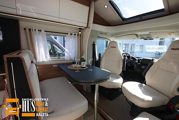 Pilote P 740 C Automat 140hk Vintepaket Queenbed 410 mil 11 of 25