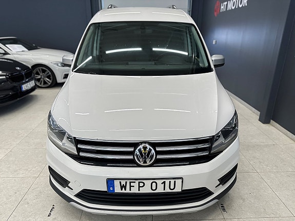 Volkswagen Caddy Alltrack 2 of 5