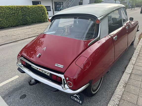 Citroen DS20 3 of 5
