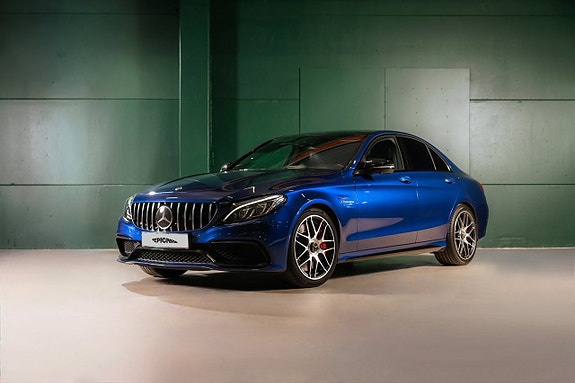 Mercedes-Benz C63 10 of 30