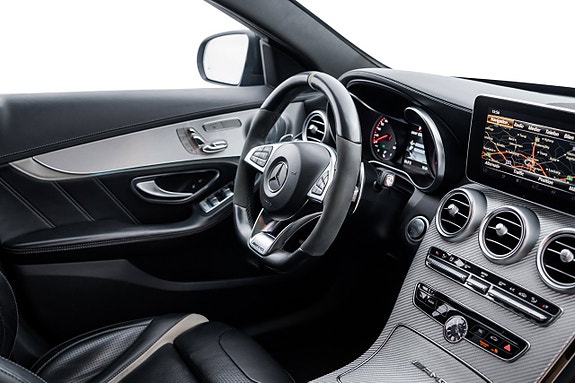 Mercedes-Benz C63 26 of 30