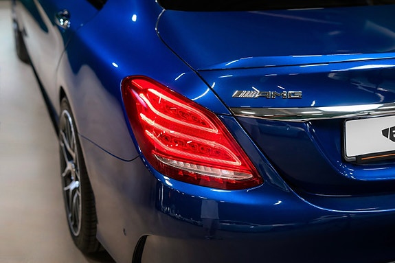 Mercedes-Benz C63 12 of 30