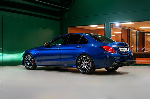 Mercedes-Benz C63 9 of 30