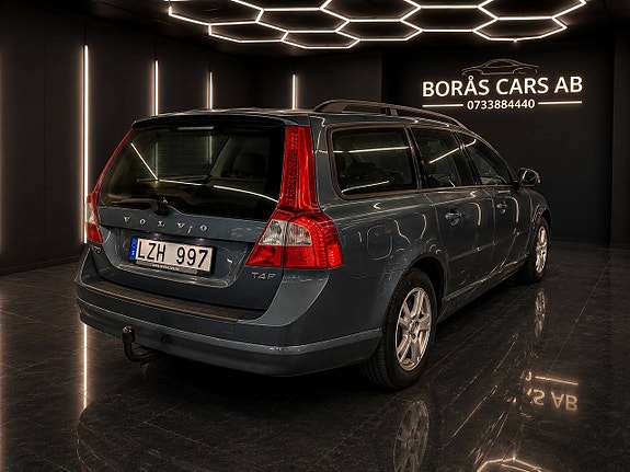Volvo V70 3 of 13