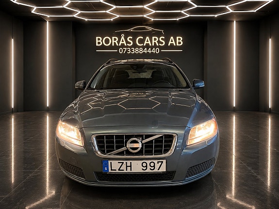 Volvo V70 2 of 13