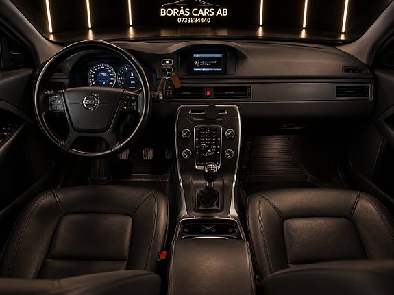 Volvo V70 8 of 13