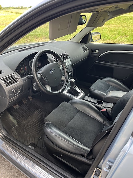 Ford Mondeo 4 of 5