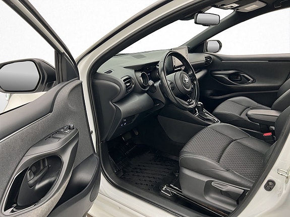 Toyota Yaris 8 of 23