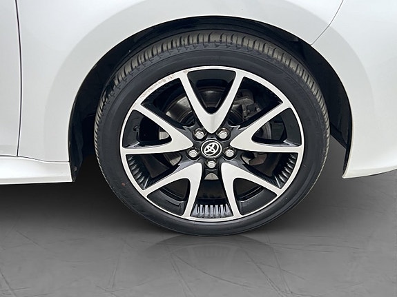 Toyota Yaris 23 of 23