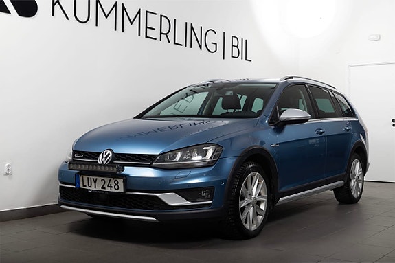 Volkswagen Golf Alltrack 2 of 23