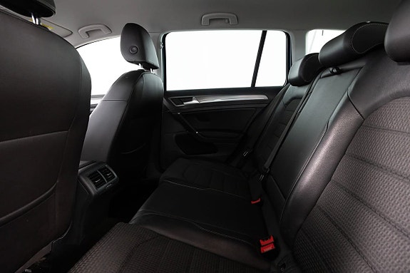 Volkswagen Golf Alltrack 18 of 23