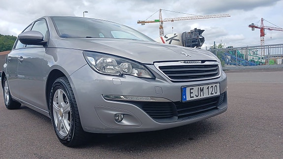 Peugeot 308 2 of 18
