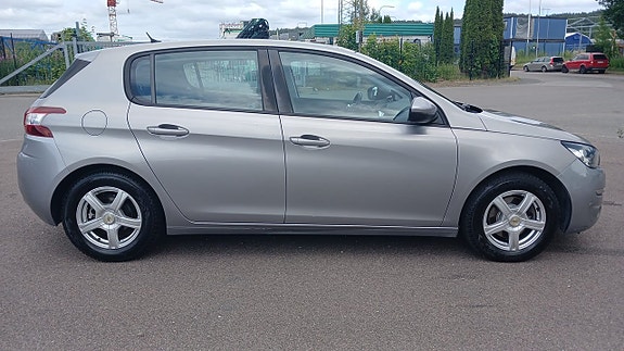 Peugeot 308 9 of 18