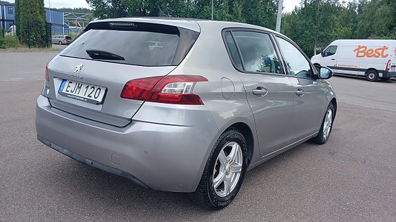 Peugeot 308 8 of 18