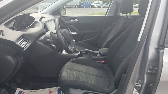 Peugeot 308 14 of 18