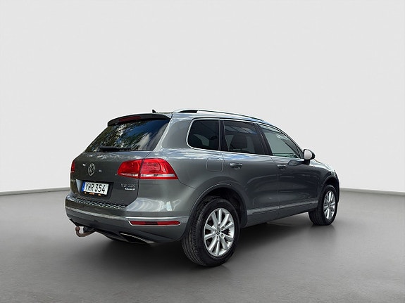 Volkswagen Touareg 3 of 19