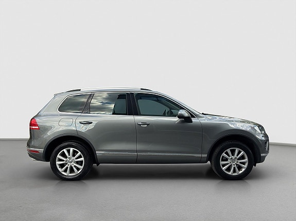Volkswagen Touareg 2 of 19
