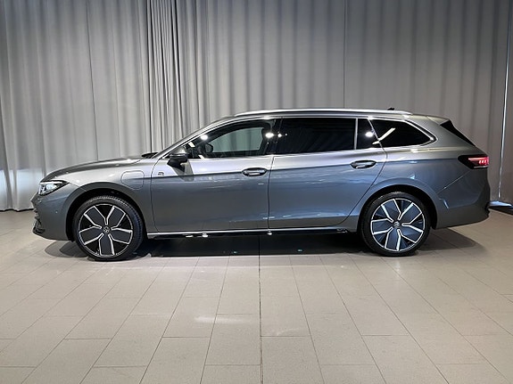 Volkswagen Passat 3 of 5
