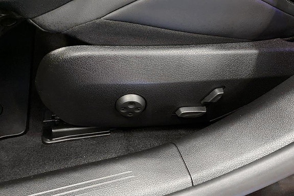 Mercedes-Benz E300 de 13 of 19