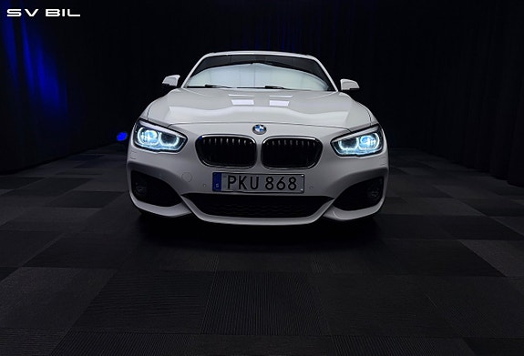 BMW 118i 4 of 5