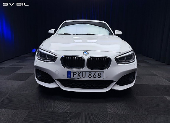 BMW 118i 2 of 5