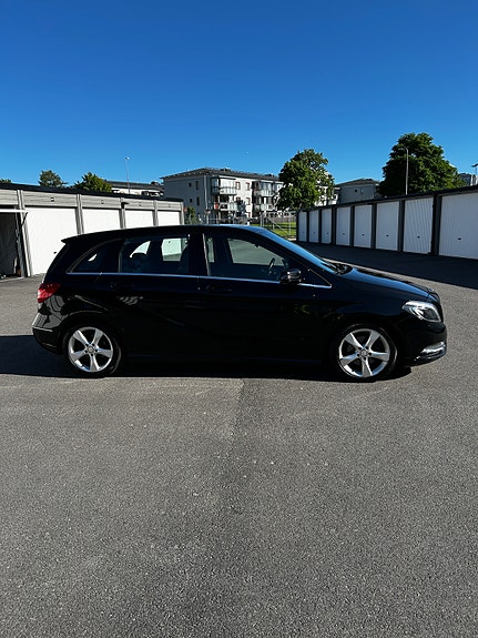 Mercedes-Benz B180 5 of 5