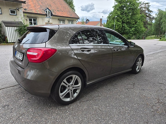 Mercedes-Benz A180 3 of 5