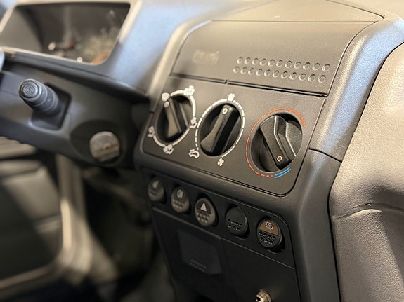 Peugeot 205 17 of 28