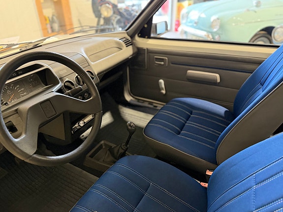 Peugeot 205 24 of 28