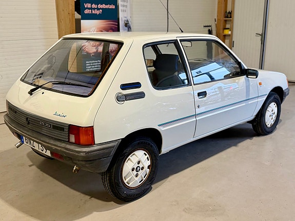 Peugeot 205 7 of 28