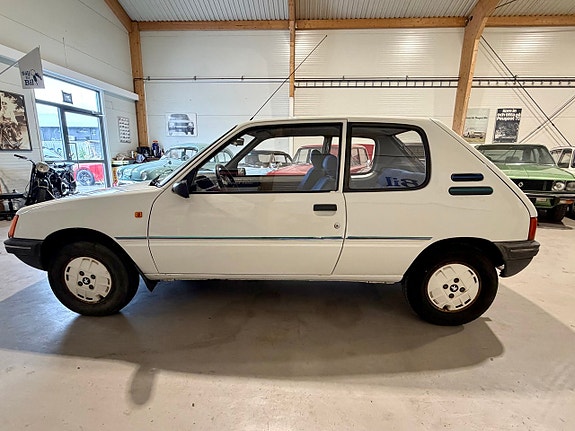 Peugeot 205 4 of 5