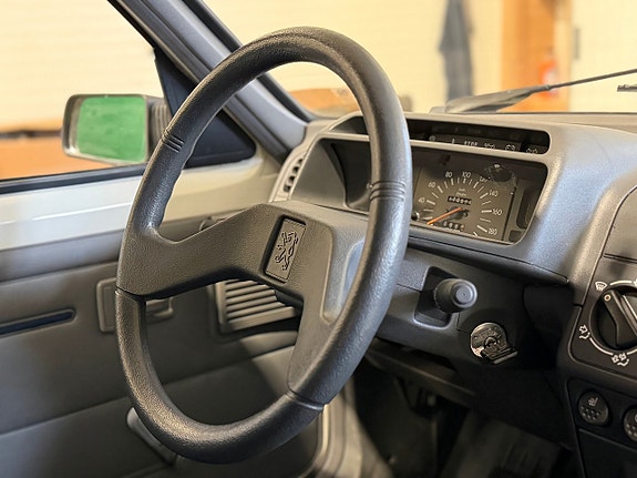 Peugeot 205 16 of 28