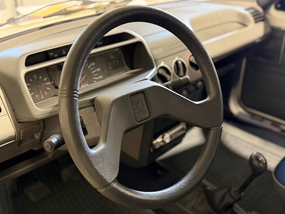 Peugeot 205 21 of 28