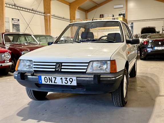 Peugeot 205 2 of 5