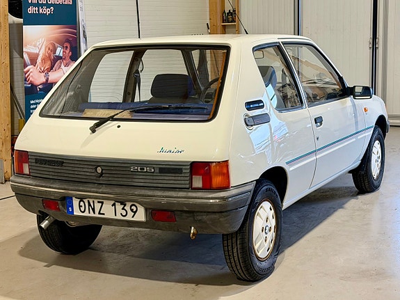 Peugeot 205 3 of 5