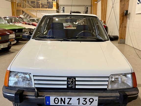 Peugeot 205 9 of 28