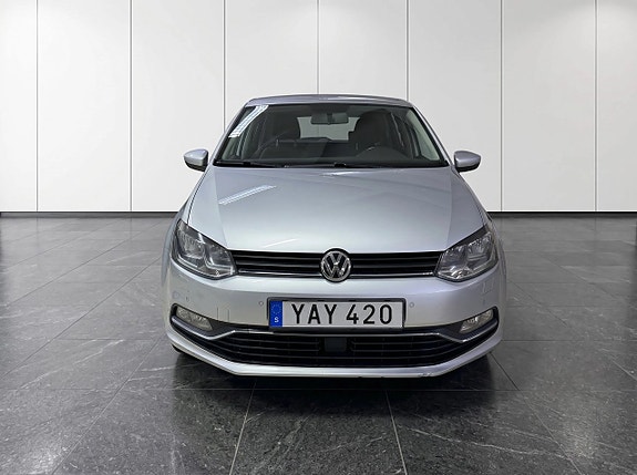 Volkswagen Polo 2 of 5