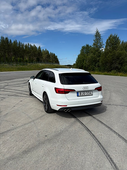 Audi A4 4 of 5