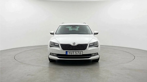 Skoda Superb 2 of 5