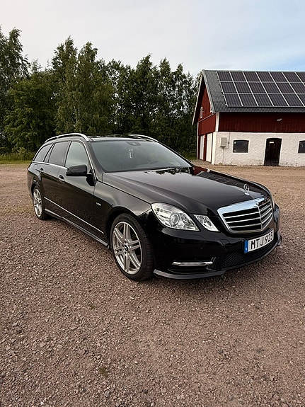 Mercedes-Benz E220 5 of 5