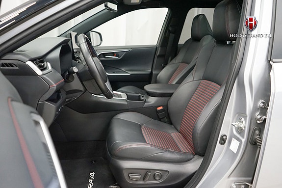 Toyota RAV4 Plug-in Hybrid 10 of 25